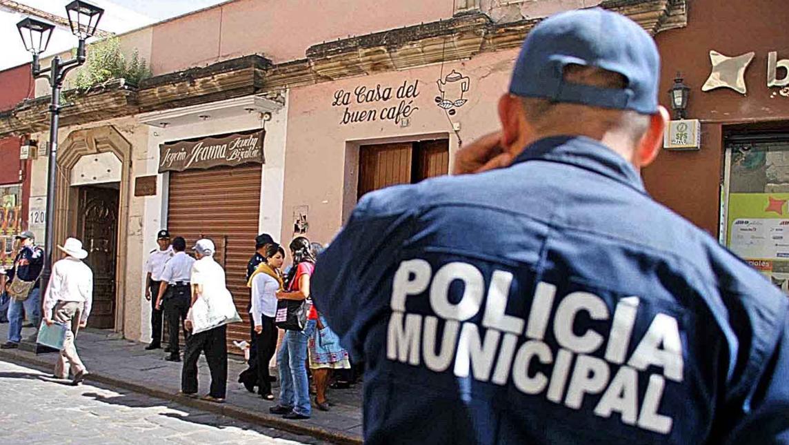 Policía municipal en la ciudad de OaxacA de Juárez.