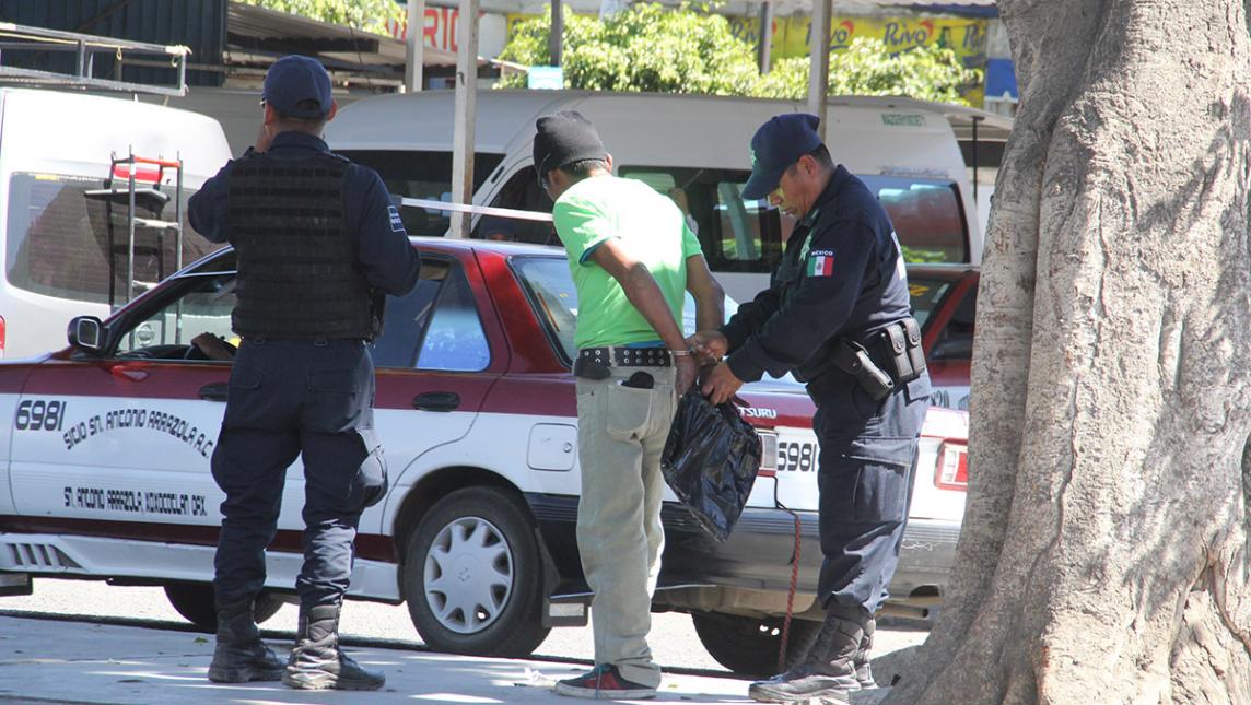 Persona detenida en el Centro de la ciudad de Oaxaca.